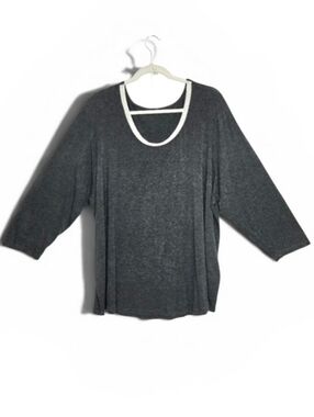 Cable & Gauge Woman,  3/4 sleeve Gray Top. 2X